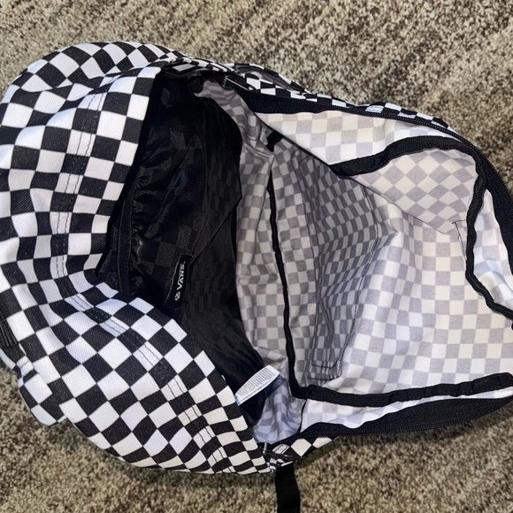 VANS CHECKERED BLACK WHITE SCHOOL BACKPACK NWOT EXCELLENT CONDITION - Picture 5 of 6